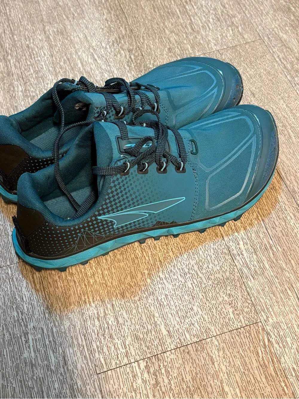 ALTRA WOMENS SUPERIOR 4.5 CAPRI TRAIL RUNNING SNEAKERS SIZE 10.5